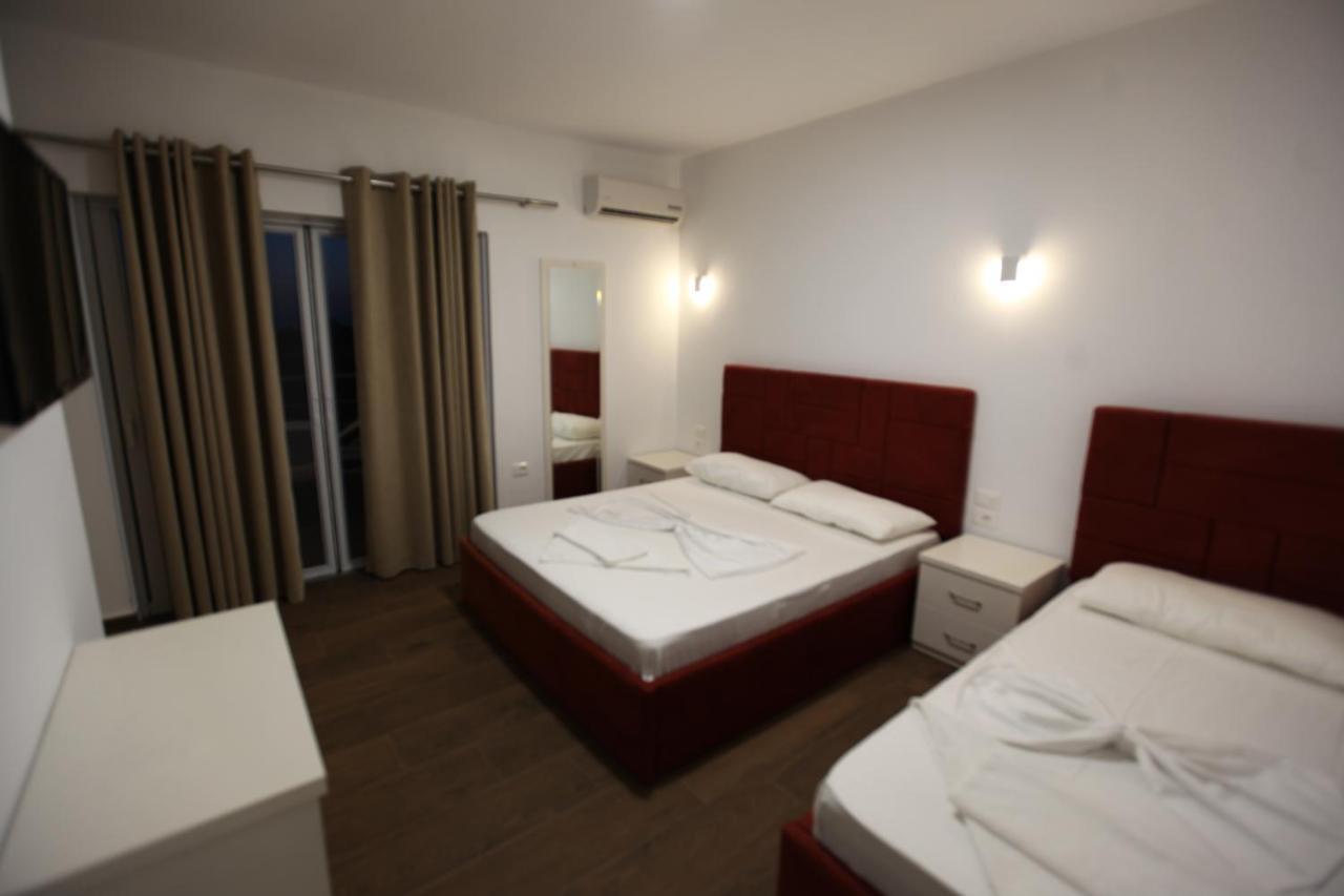 Hotel Riviera Borsh Extérieur photo