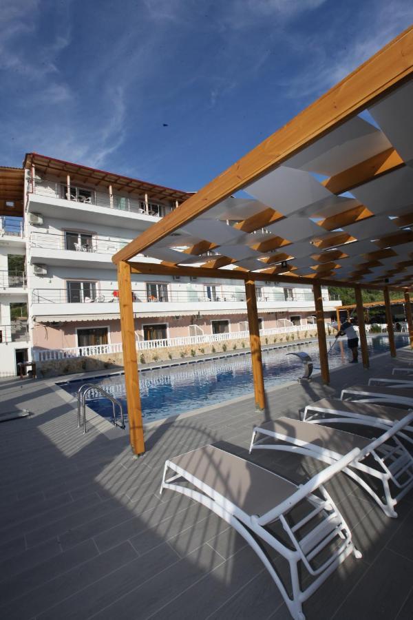 Hotel Riviera Borsh Extérieur photo