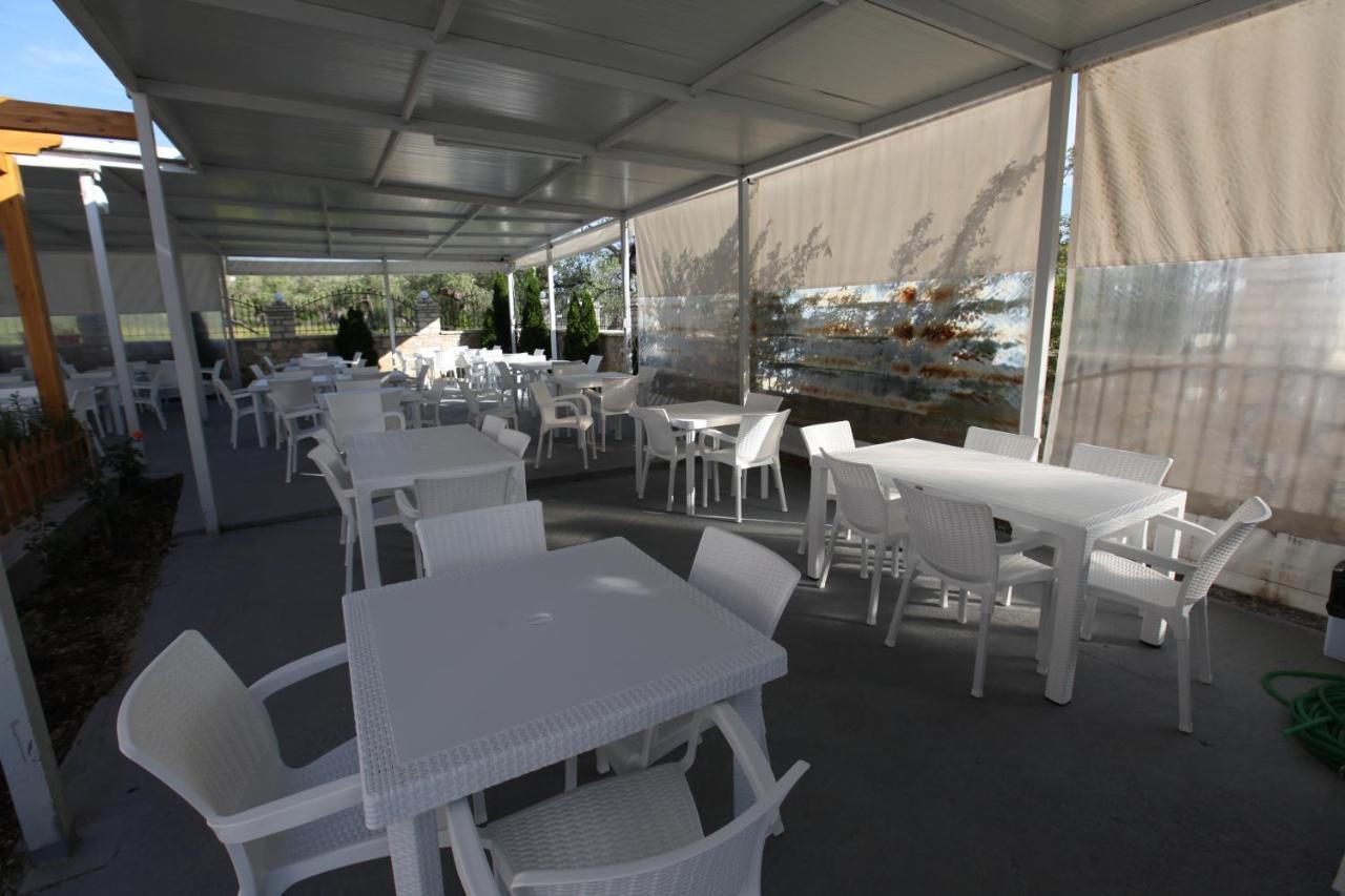 Hotel Riviera Borsh Extérieur photo
