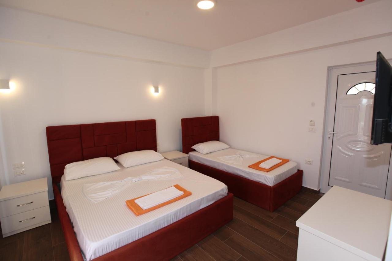 Hotel Riviera Borsh Extérieur photo