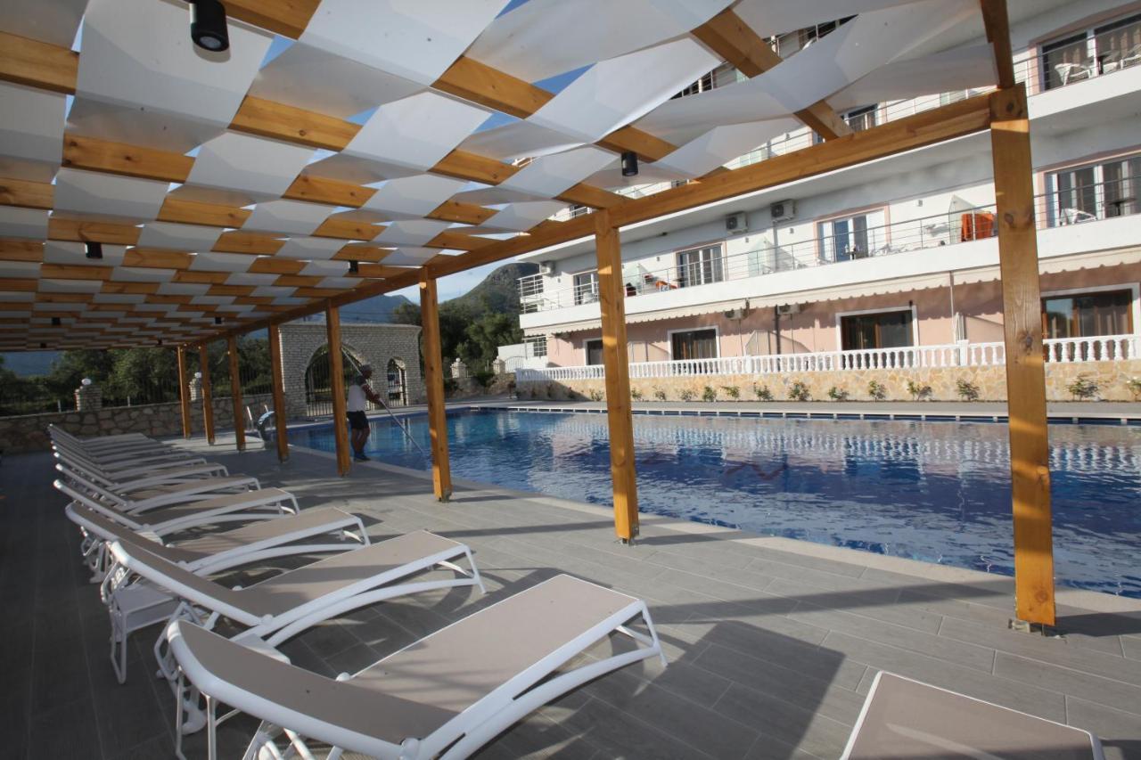 Hotel Riviera Borsh Extérieur photo