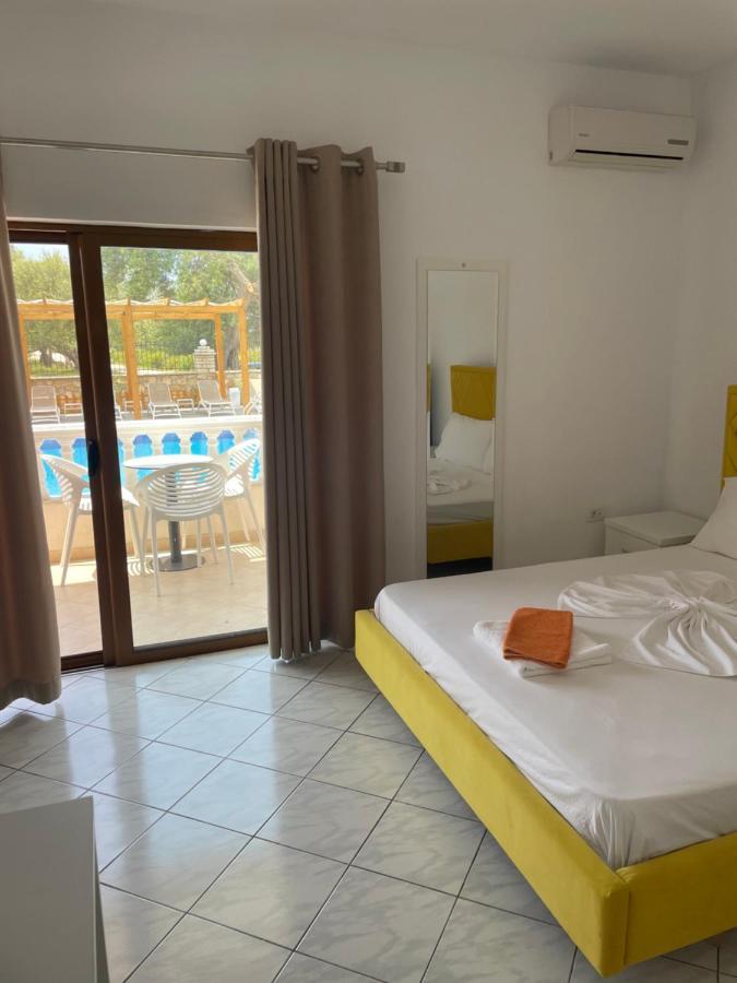 Hotel Riviera Borsh Extérieur photo