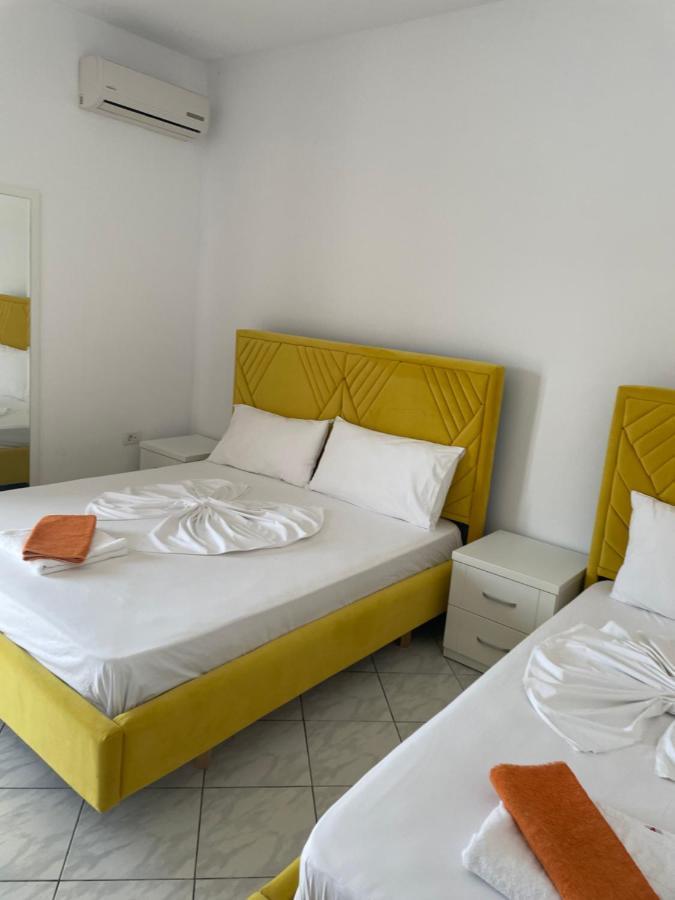 Hotel Riviera Borsh Extérieur photo
