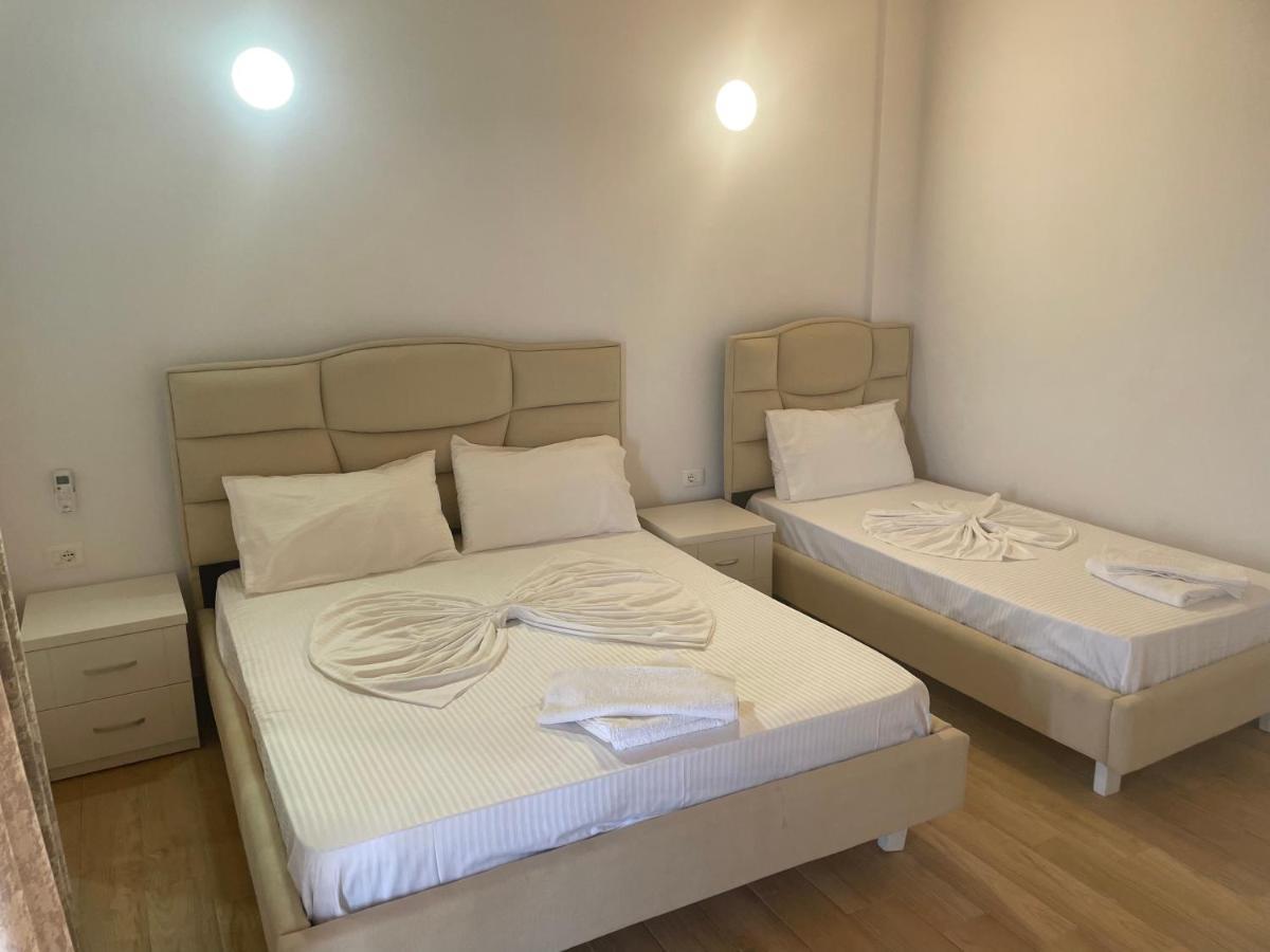 Hotel Riviera Borsh Extérieur photo