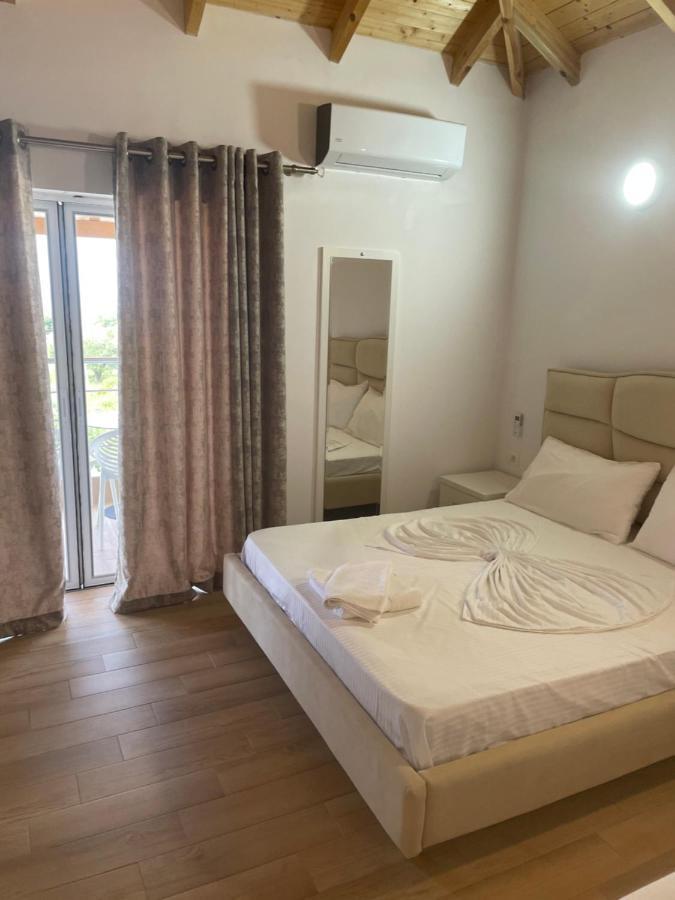 Hotel Riviera Borsh Extérieur photo