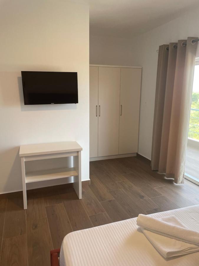 Hotel Riviera Borsh Extérieur photo